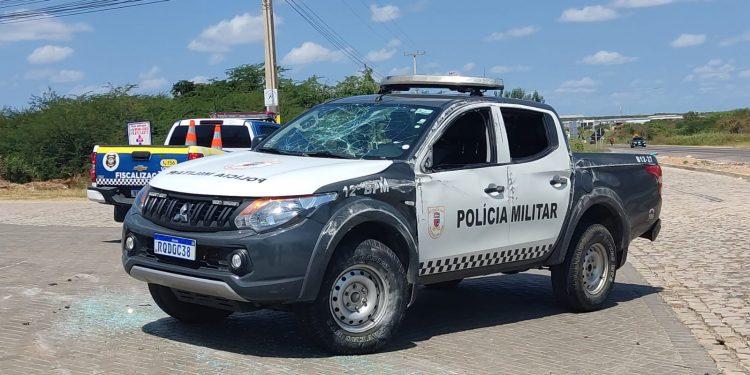 Viatura da PM tomba durante perseguição em Mossoró, nesta Segunda (22)