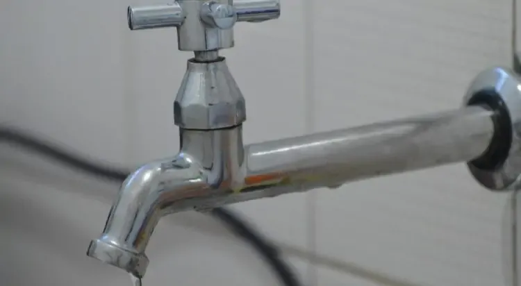 Abastecimento de água é suspenso em quatro cidades do RN devido a rompimento na adutora do Açude Boqueirão