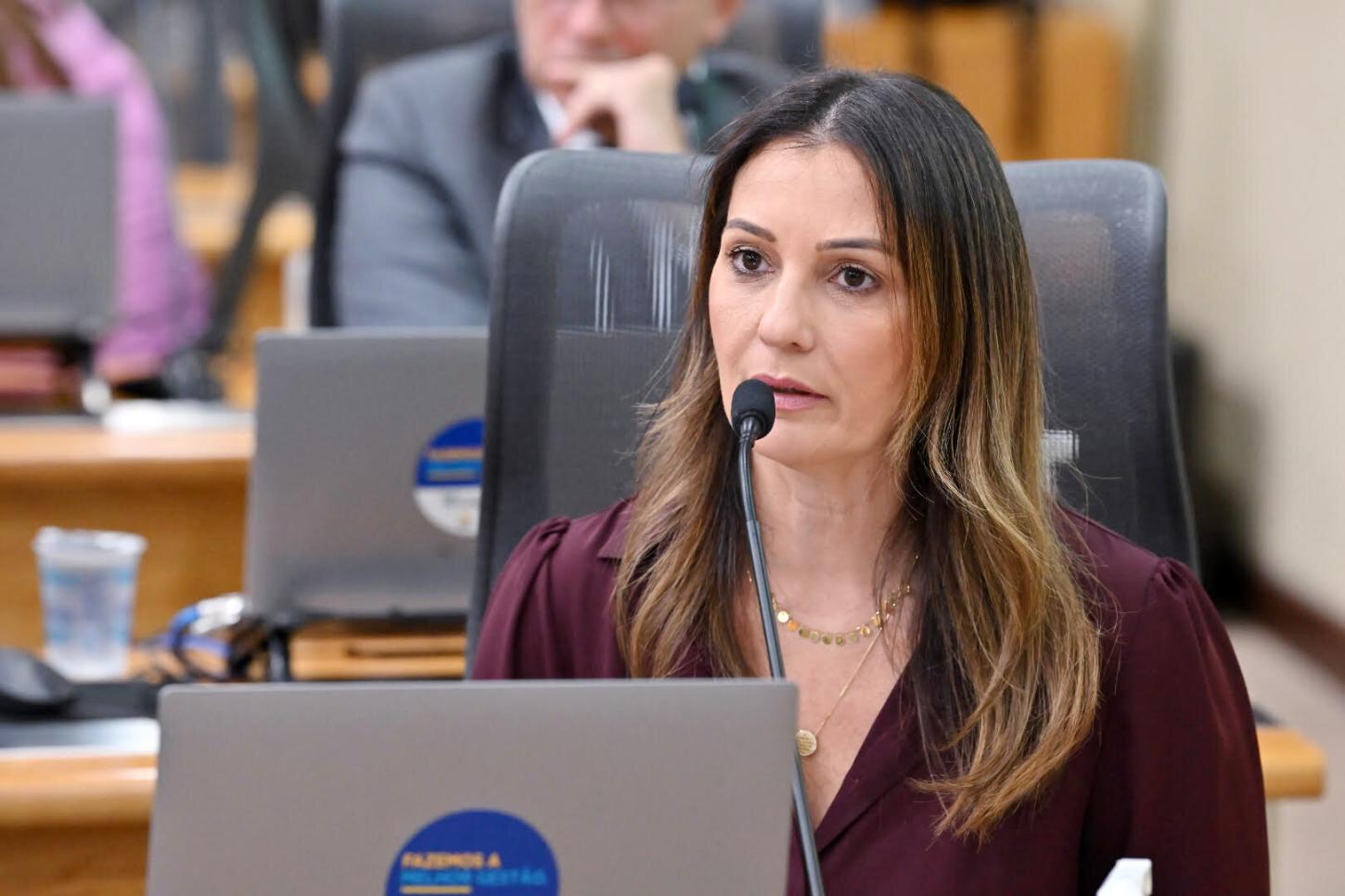 Cristiane Dantas solicita sessão extraordinária para derrubar veto da governadora ao concurso da saúde