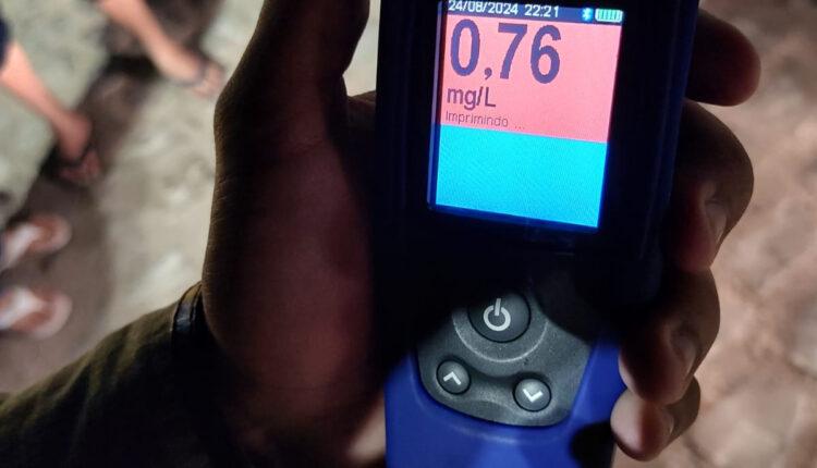 Homem tenta fugir de blitz da Lei Seca em Mossoró