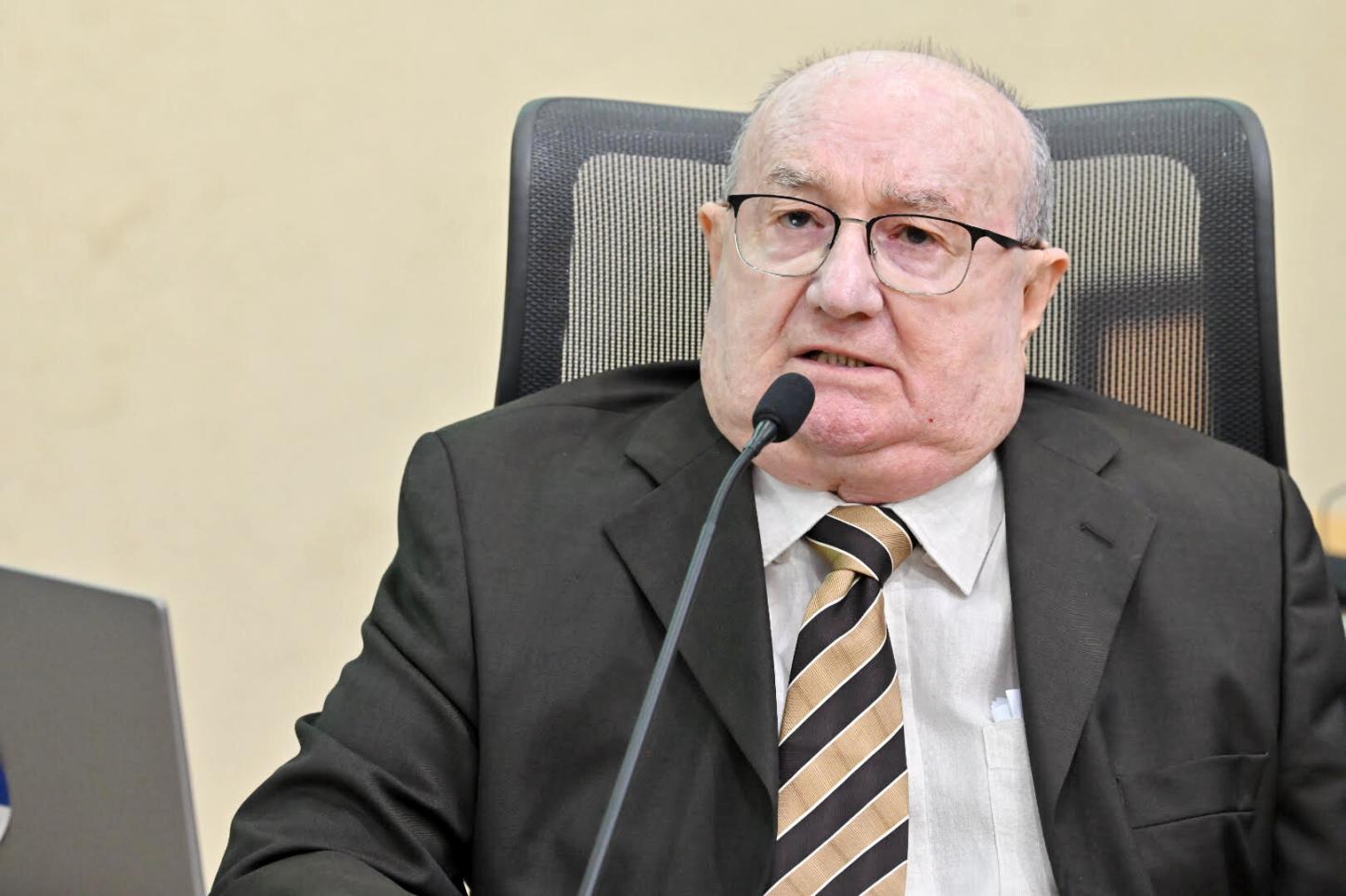 José Dias Critica governos estadual e federal por busca excessiva de arrecadação