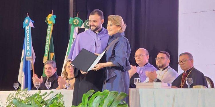 Posse reitoral da UniCatólica do RN celebra nova fase com padres Charles Lamartine e Flávio Augusto