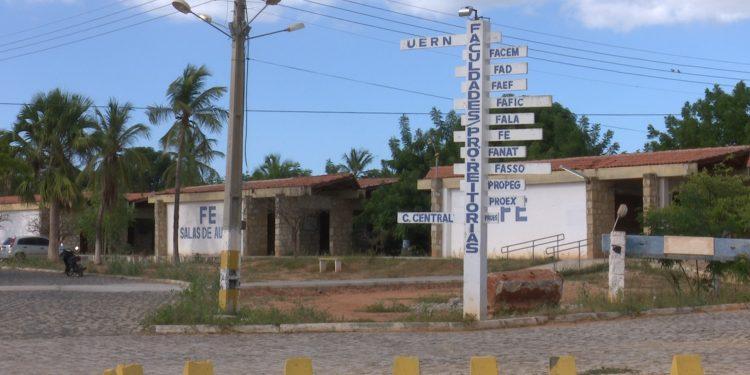 UERN abre processo seletivo para contratação temporária de professores em diversos campi