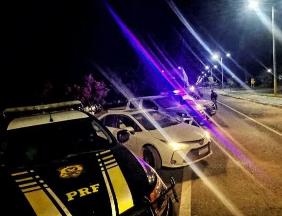 Dois homens são presos em Apodi nesta última Terça(17) acusados de roubar carreta com carga de cerveja na Paraíba