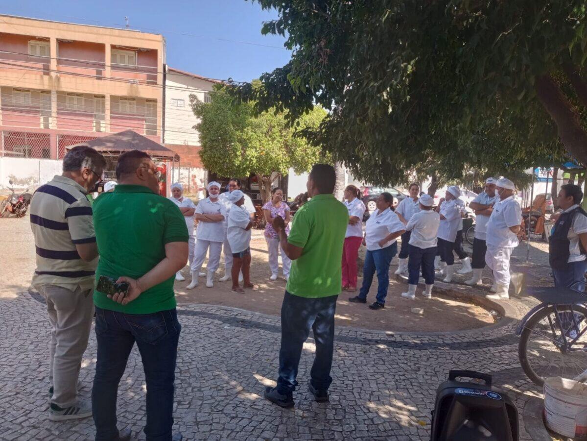 Funcionários terceirizados de hospitais estaduais em Mossoró protestam contra atrasos salariais