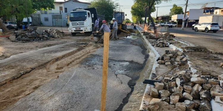 Obras da adutora Apodi/Mossoró interditam trecho da avenida Abel Coelho até o fim de setembro
