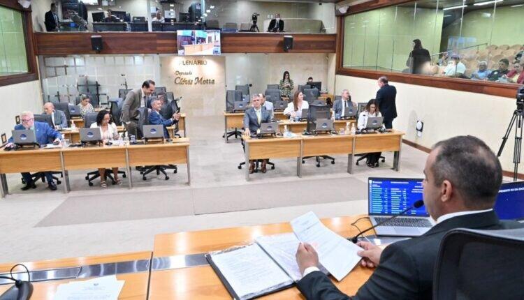 Assembleia Legislativa aprova revisão salarial para servidores da Uern