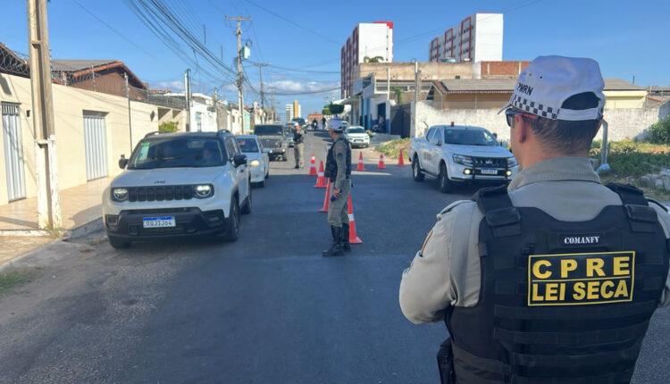 CPRE prende dois motoristas por embriaguez ao volante em blitz no bairro Abolição, em Mossoró