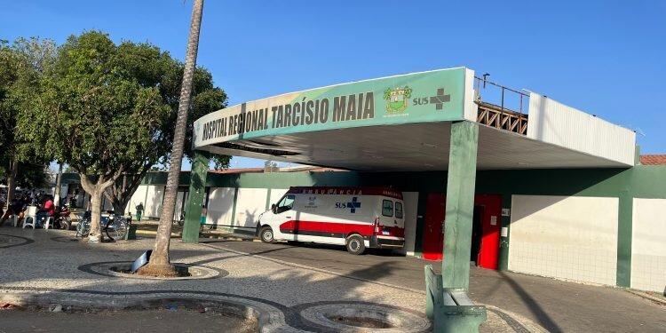 Médicos das UTIs do Hospital Tarcísio Maia iniciam paralisação por atraso salarial nesta terça (26)