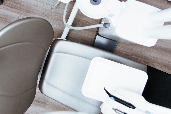 Clínica de Natal é condenada por erro em implantação de prótese dentária