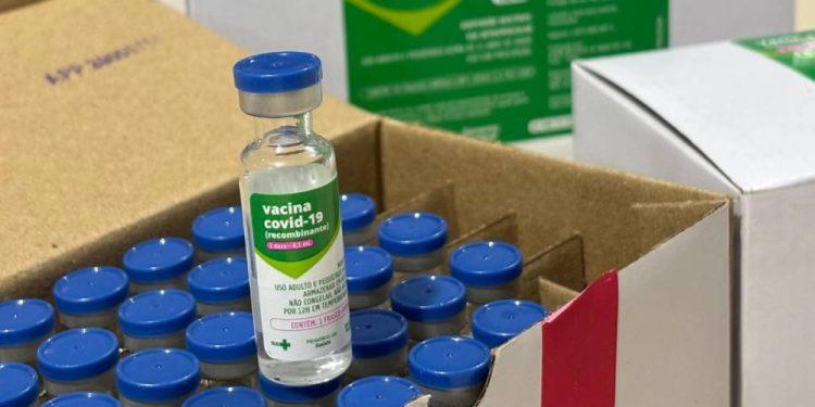 Sesap inicia distribuição de 35 mil doses da vacina atualizada contra a Covid-19