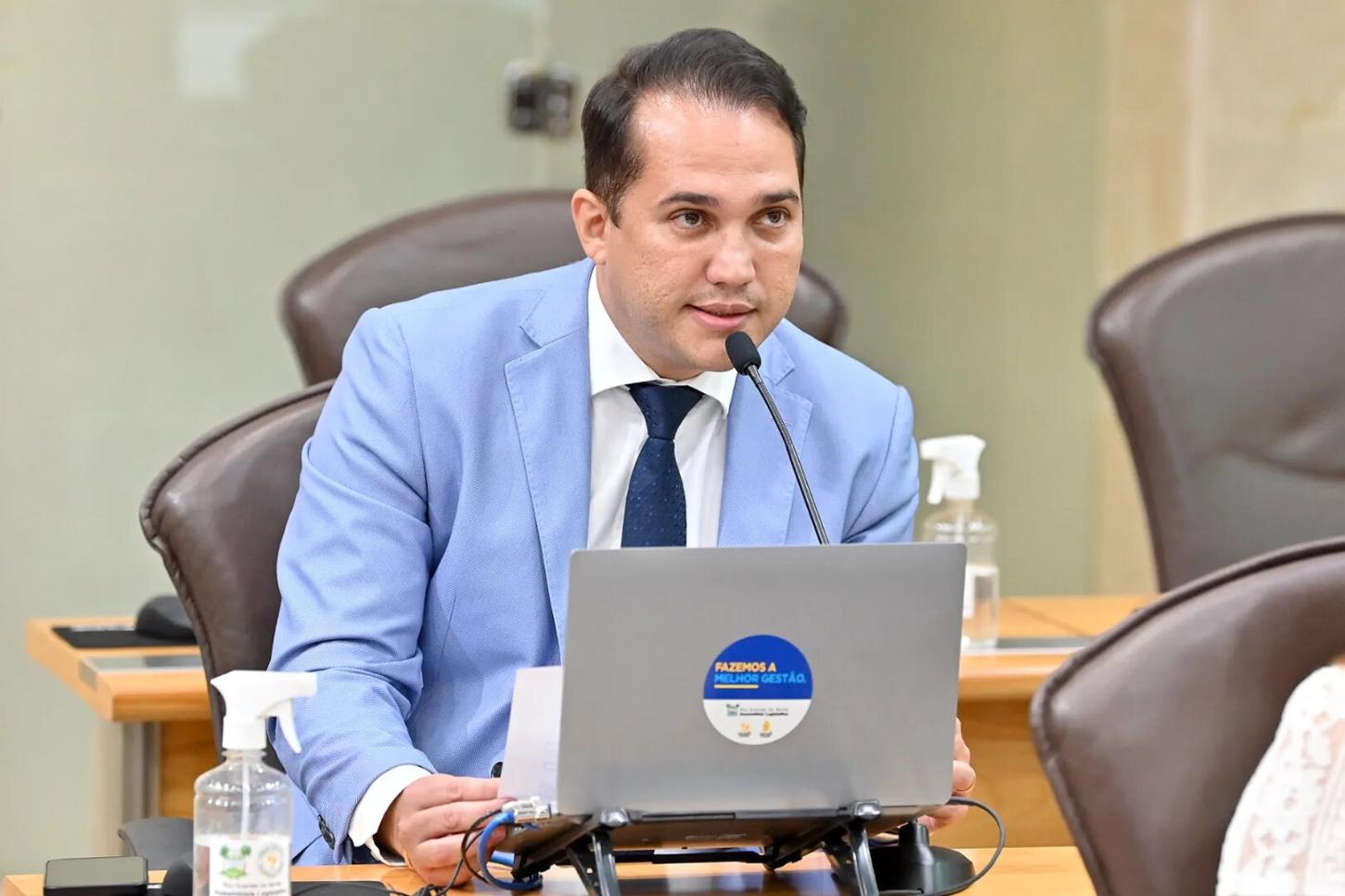 Governo do RN sanciona lei que obriga sinalização para ciclistas nas rodovias estaduais