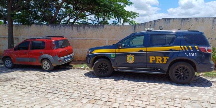 PRF recupera veículos roubados e prende três condutores no Oeste potiguar