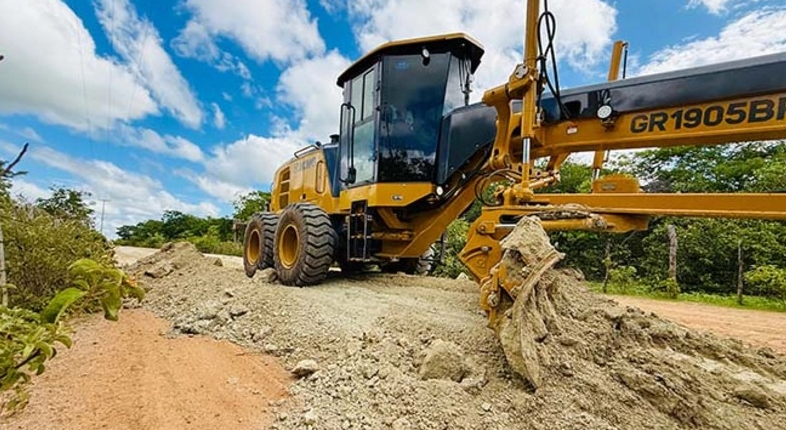 Prefeitura de Apodi inicia recuperação de estradas vicinais do Polo Góis