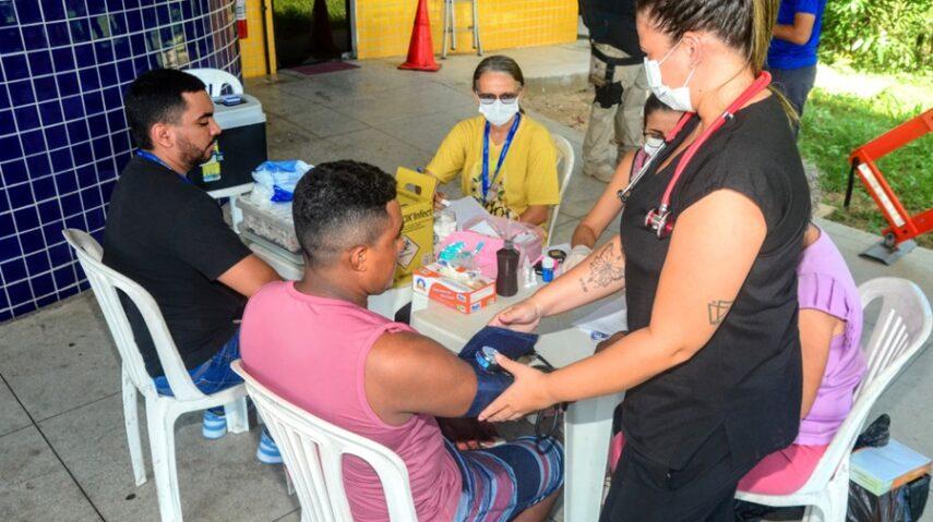 Prefeitura de Mossoró e PRF realizam ação de saúde para caminhoneiros