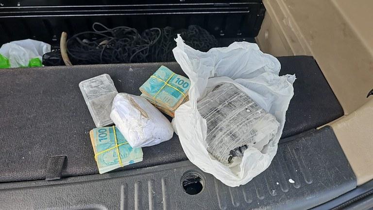 PRF apreende cocaína e grande quantia em dinheiro na BR-101, em Parnamirim/RN
