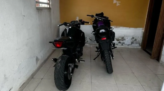 Motos de luxo e carro de R$ 224 mil são apreendidos em operação contra influenciador no interior do RN