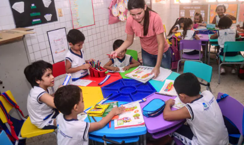 Nova lei assegura formação continuada para auxiliares de sala em Mossoró