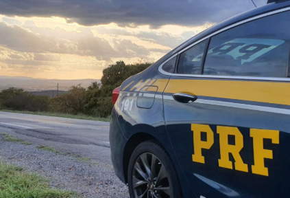 PRF recupera veículo roubado durante fiscalização na BR-110 em Mossoró