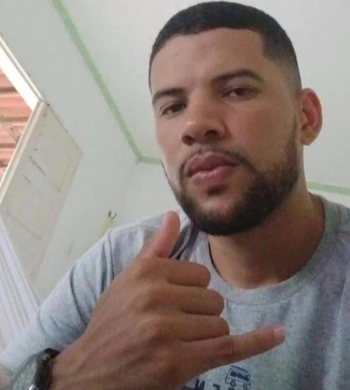 Suspeito de assalto morre em confronto com a PM no Sítio Melancias após arrastão em Areia Branca