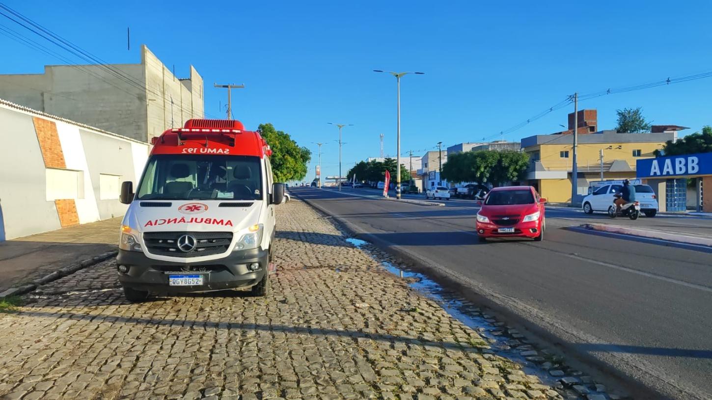 Colisão na BR-405 em frente à AABB envolve carro e moto em Apodi