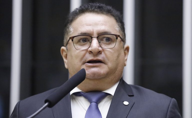 Comissão aprova atendimento em Libras em órgãos públicos, concessionárias e bancos