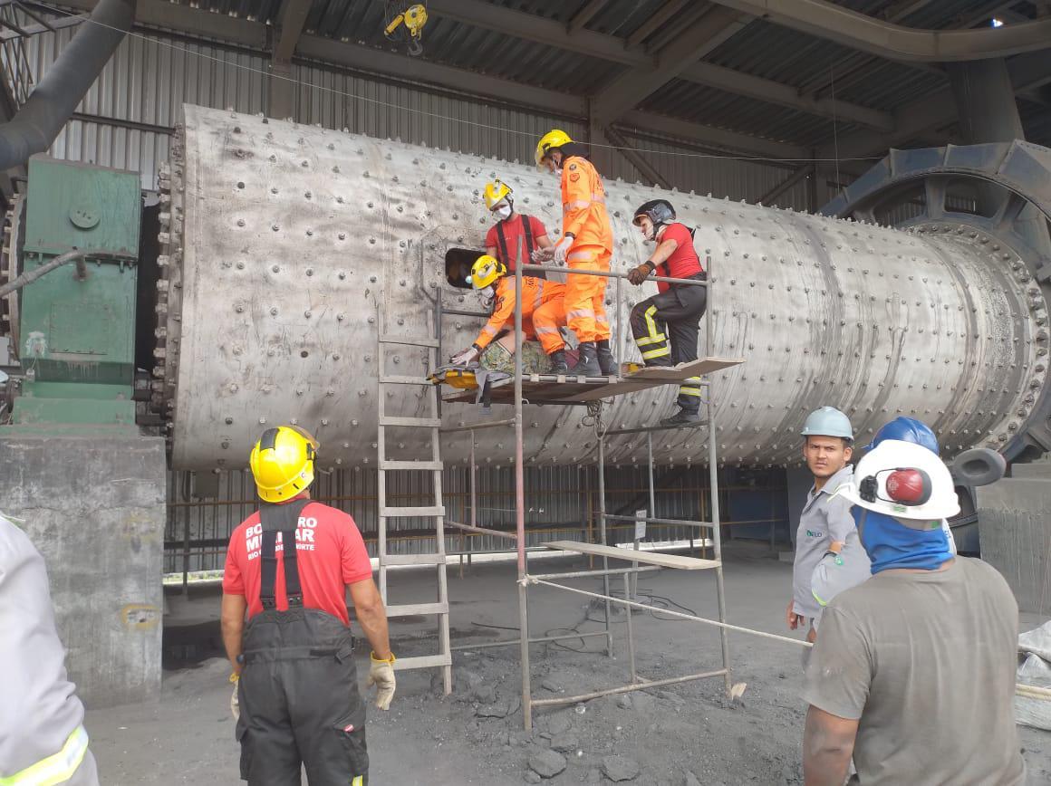 Corpo de Bombeiros resgata trabalhador acidentado em fábrica em Currais Novos