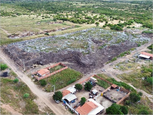 Pau dos Ferros inicia fechamento definitivo do antigo lixão no Sítio Malhada de Areia