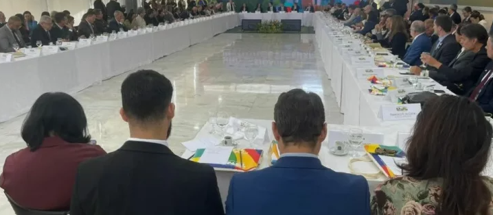 Reitor da Ufersa participa de reunião em Brasília sobre recomposição orçamentária