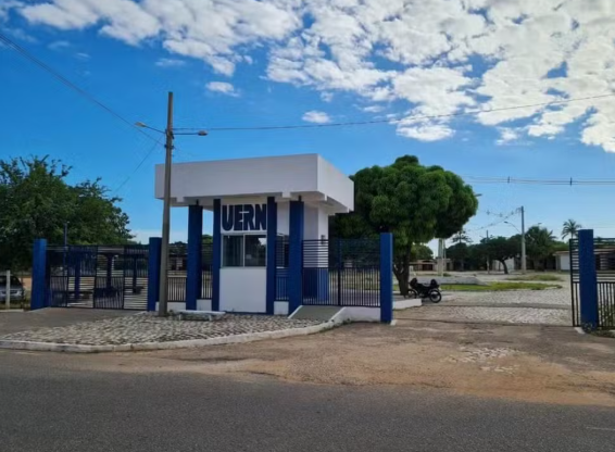 Uern anuncia novo concurso para professor após cancelamento de edital de 2024