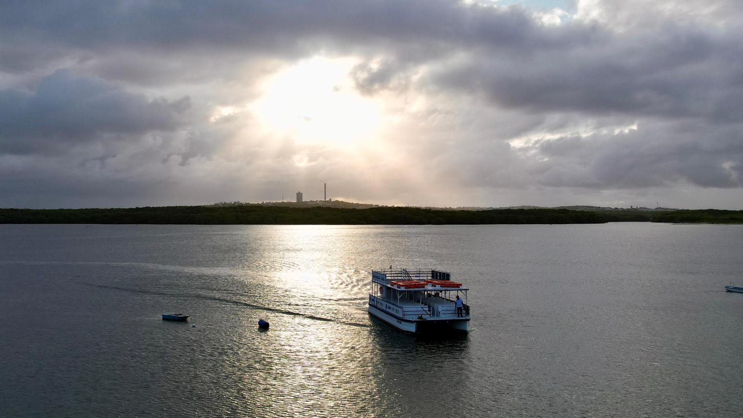 Com foco na educação ambiental, barco-escola Chama-Maré volta a navegar pelo Rio Potengi