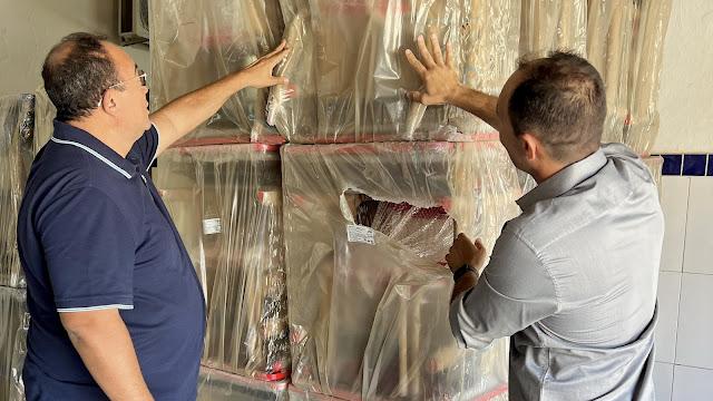 Felipe Guerra investe mais de R$ 400 mil em mobília e equipamentos para escolas municipais