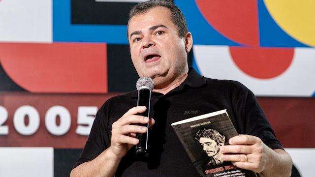 Apodiense apresenta livro sobre Pedro Rocha na Feira do Livro de Mossoró