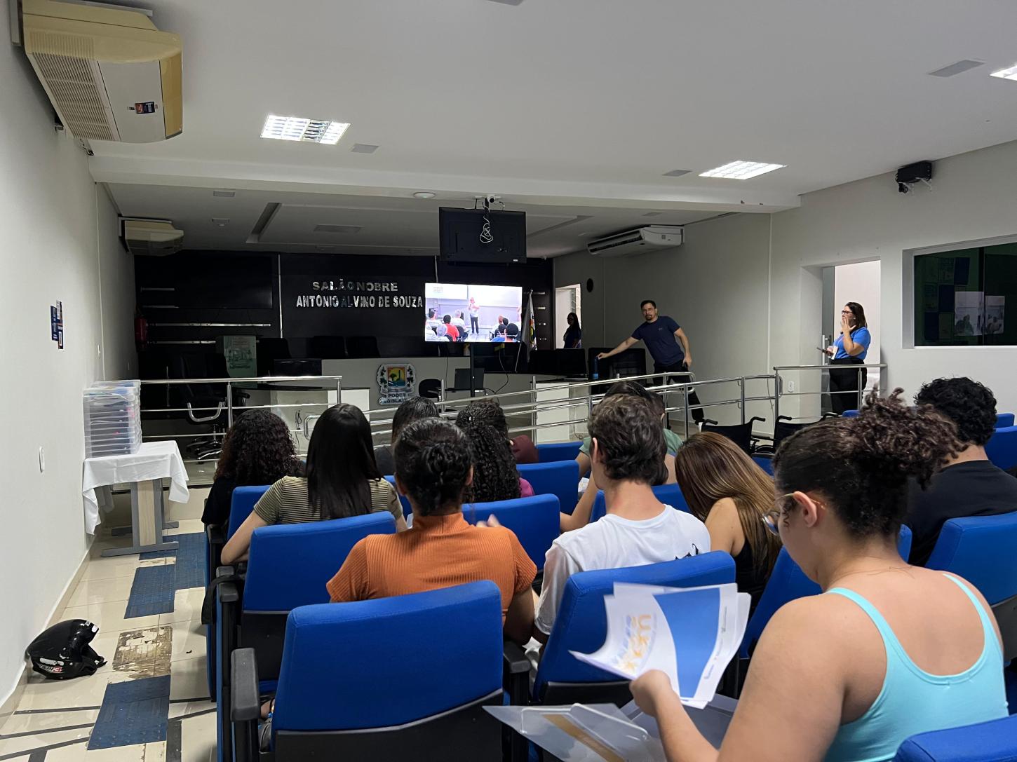 Estudantes participam de aulas preparatórias para o Enem na Câmara de Pau dos Ferros