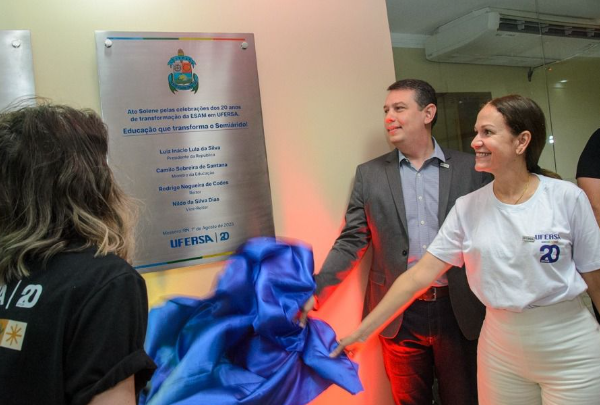 Ufersa celebra 20 anos com presença do ministro da Educação Camilo Santana