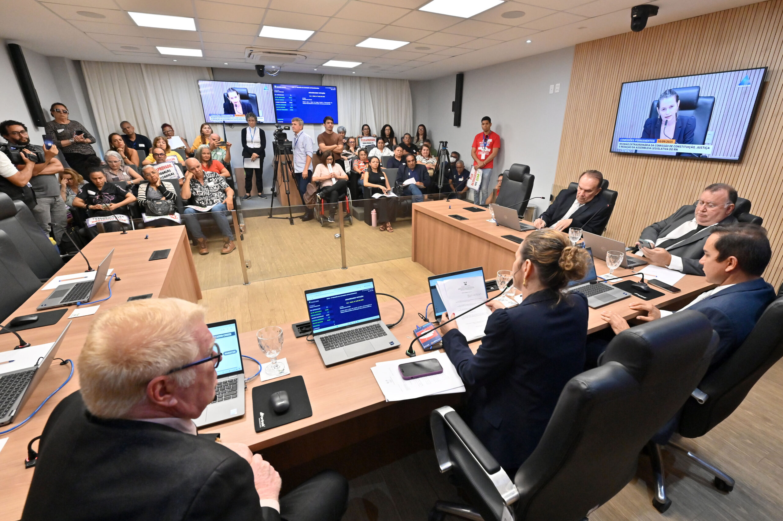 CCJ da Assembleia aprova Plano de Cargos do pessoal administrativo da Educação