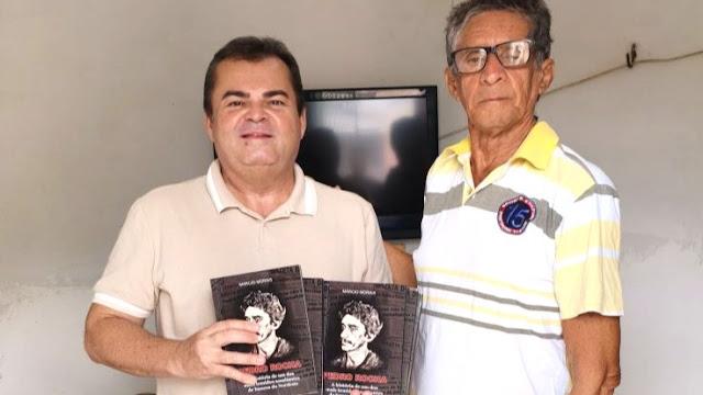 Escritor Márcio Morais lança livro sobre assaltante de banco em Caraúbas