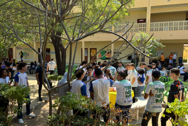 Feira das Profissões da Uern orienta estudantes sobre cursos e carreiras