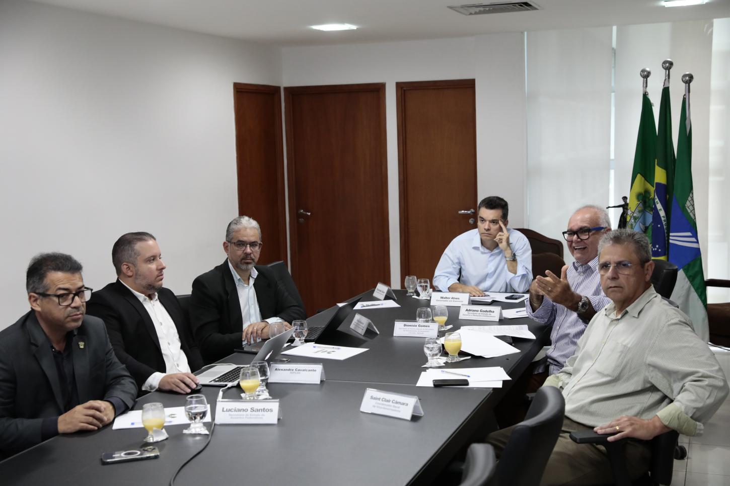 Governador em exercício discute Orçamento 2026 com equipe econômica