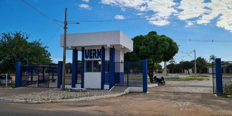 Uern anuncia concurso para professores com edital previsto para outubro