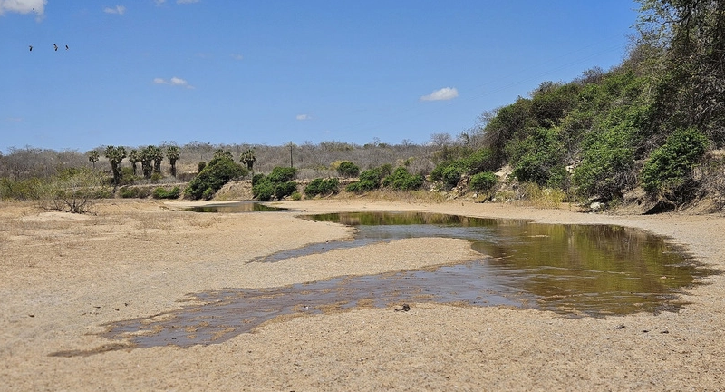 Água da barragem de Apodi chega a Maxixe e segue em direção a São João da Várzea