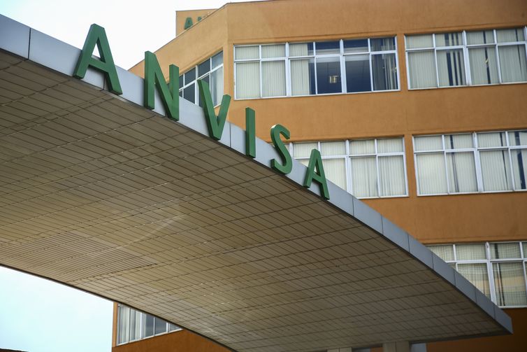 Anvisa suspende venda de glicose e importação de radiofármacos 