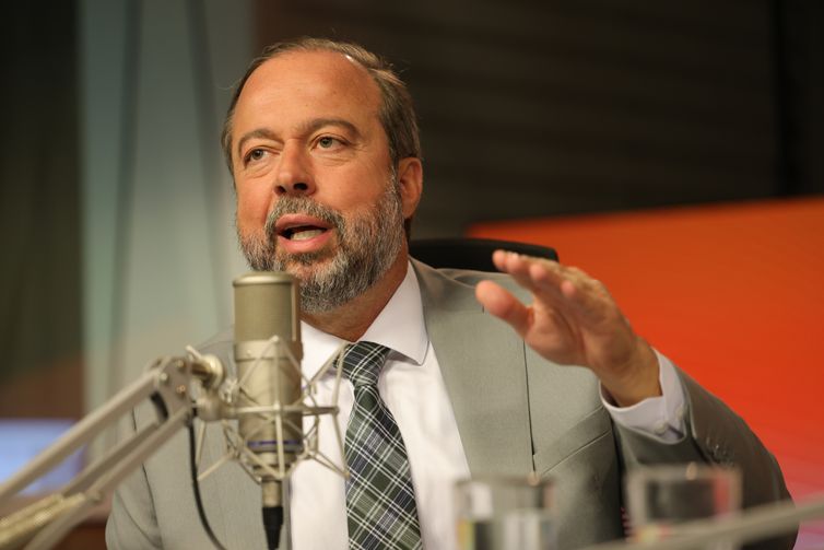 Apagão: ministro diz que houve problema em infraestrutura