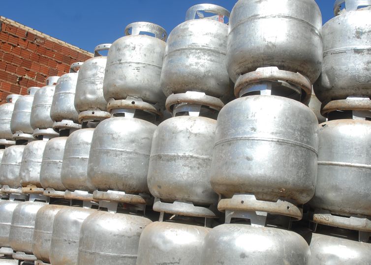 Beneficiários com NIS final 5 recebem Auxílio Gás