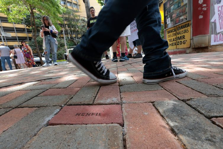 Calçadão em SP homenageia personalidades que lutaram pela democracia