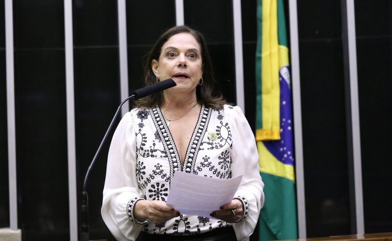 Câmara aprova projeto que regulamenta profissão de motorista de ambulância