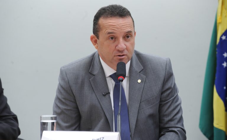 Comissão aprova projeto que obriga aplicativos de mensagens a combater clonagem de contas