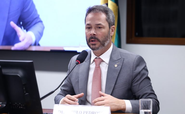 Comissão aprova projeto que prevê logística reversa no descarte de máscaras e EPIs
