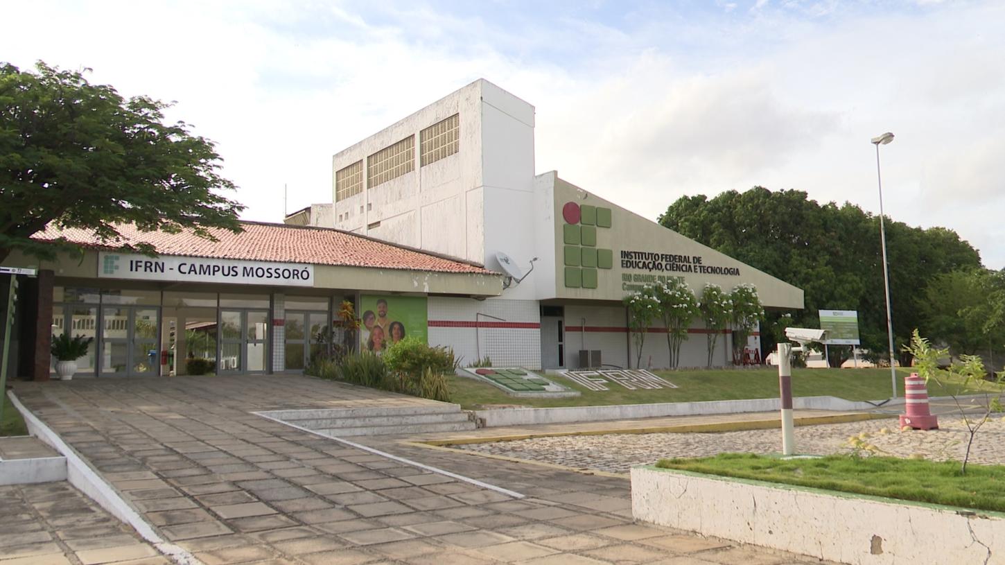 Estudantes do IFRN protestam contra novas medidas administrativas no Campus Mossoró