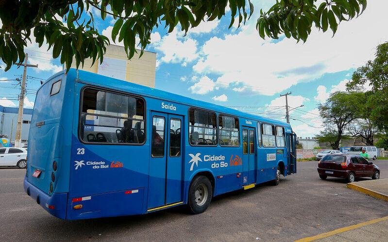 Motoristas da Cidade do Sol realizam paralisação em Mossoró por atraso de salários